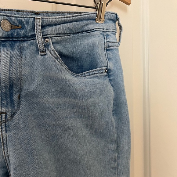 Levi’s 721 High Rise Skinny. Size 28. Light Wash. - Picture 4 of 8